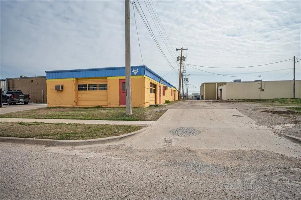 Photo 3 — 2216 SW 14th Street, Oklahoma City, OK 73108