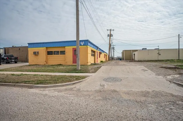 Photo 3 — 2216 SW 14th Street, Oklahoma City, OK 73108