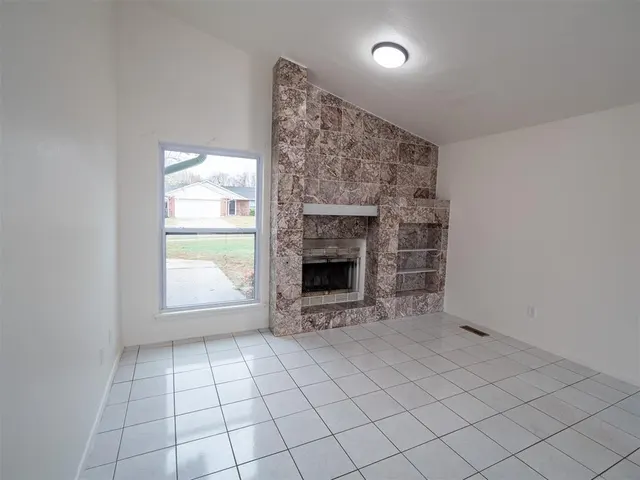 Photo 3 — 828 Golden Eagle Drive, Norman, OK 73072