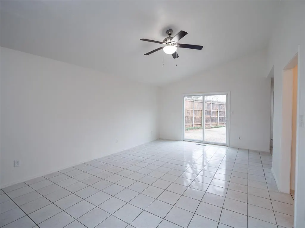 Photo 4 — 828 Golden Eagle Drive, Norman, OK 73072