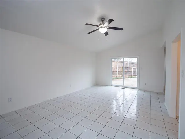 Photo 4 — 828 Golden Eagle Drive, Norman, OK 73072