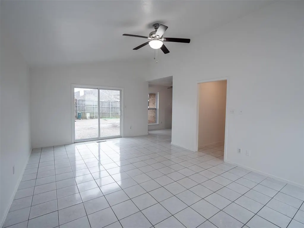 Photo 5 — 828 Golden Eagle Drive, Norman, OK 73072