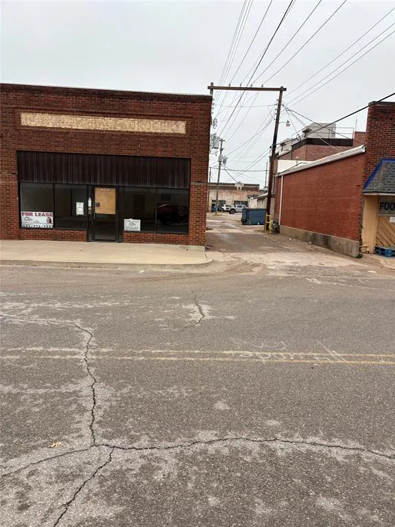 Front exterior — 116 S 5th Street, Chickasha, OK 73018