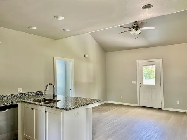 Photo 5 — 238 S Oak Avenue, Shawnee, OK 74801