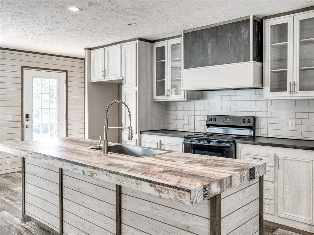 Photo 3 — 3063 E 108th Road, Wellston, OK 74881