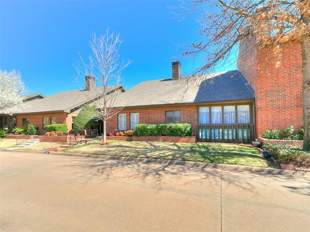 Photo 2 — 11300 N Pennsylvania Avenue 168, Oklahoma City, OK 73120