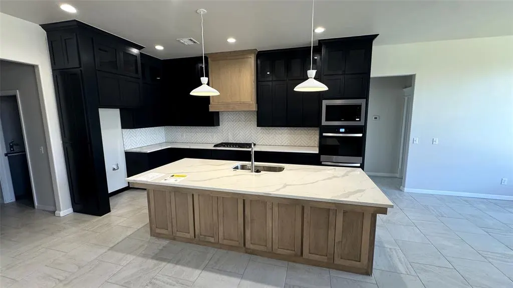 Photo 9 — 14617 NW Brantwood Drive, Oklahoma City, OK 73142