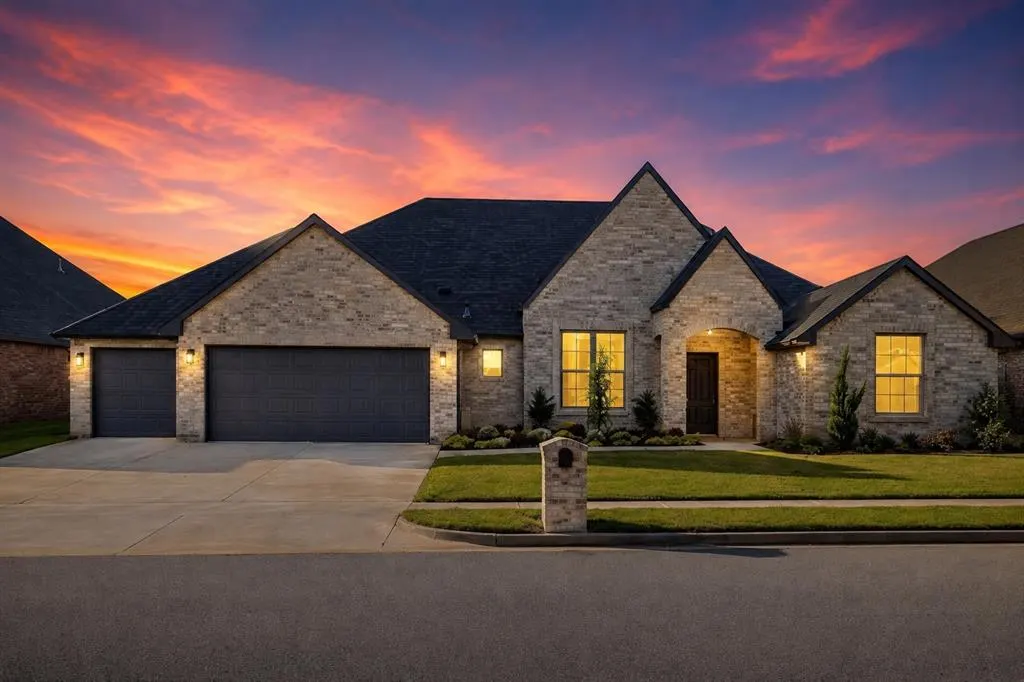 Photo 2 — 14617 NW Brantwood Drive, Oklahoma City, OK 73142