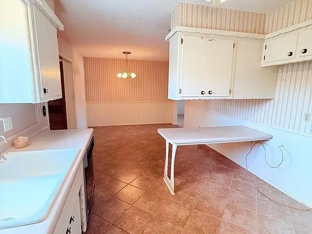 Photo 5 — 7708 S Miller Boulevard, Oklahoma City, OK 73159