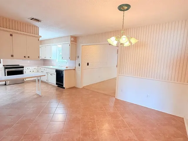 Photo 7 — 7708 S Miller Boulevard, Oklahoma City, OK 73159