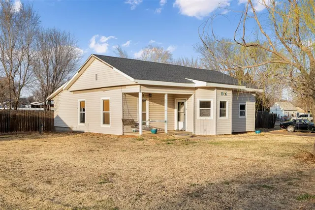 Photo 2 — 1305 W 6th Street, Elk City, OK 73644