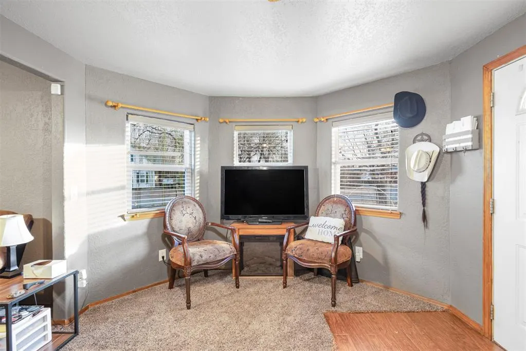 Photo 5 — 1305 W 6th Street, Elk City, OK 73644