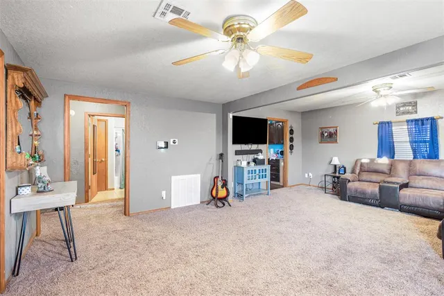 Photo 7 — 1305 W 6th Street, Elk City, OK 73644