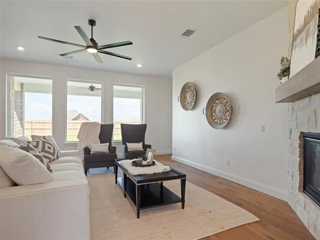 Photo 4 — 519 Explorer Trail, Norman, OK 73071