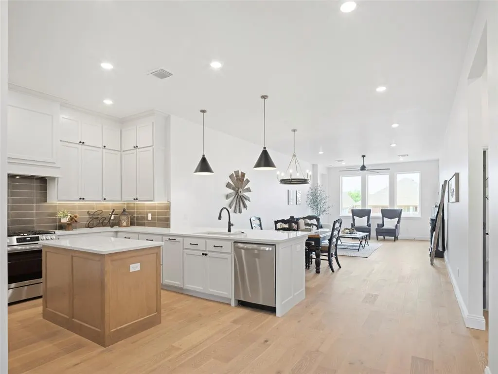 Photo 6 — 16305 Dakota Drive, Oklahoma City, OK 73170