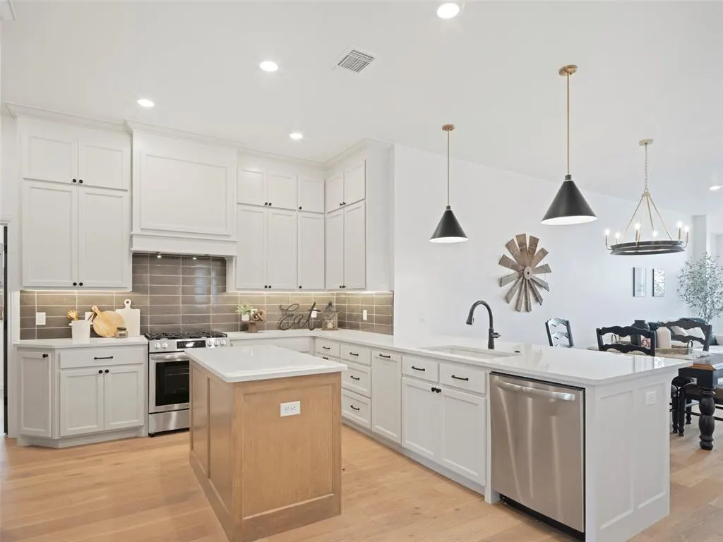 Photo 7 — 16305 Dakota Drive, Oklahoma City, OK 73170