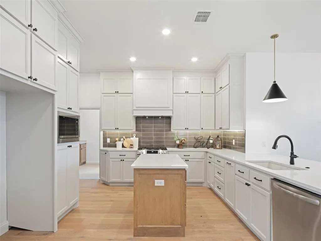 Photo 9 — 16305 Dakota Drive, Oklahoma City, OK 73170