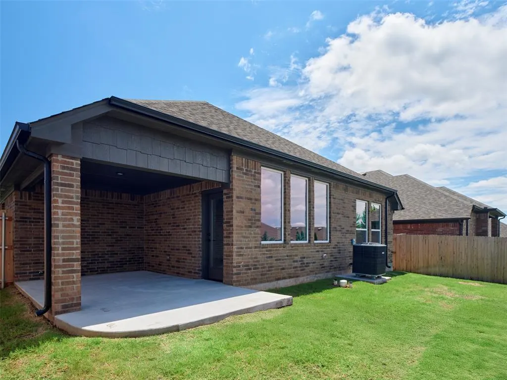 Photo 5 — 16305 Dakota Drive, Oklahoma City, OK 73170
