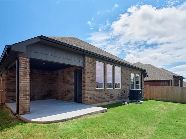 Photo 5 — 16305 Dakota Drive, Oklahoma City, OK 73170
