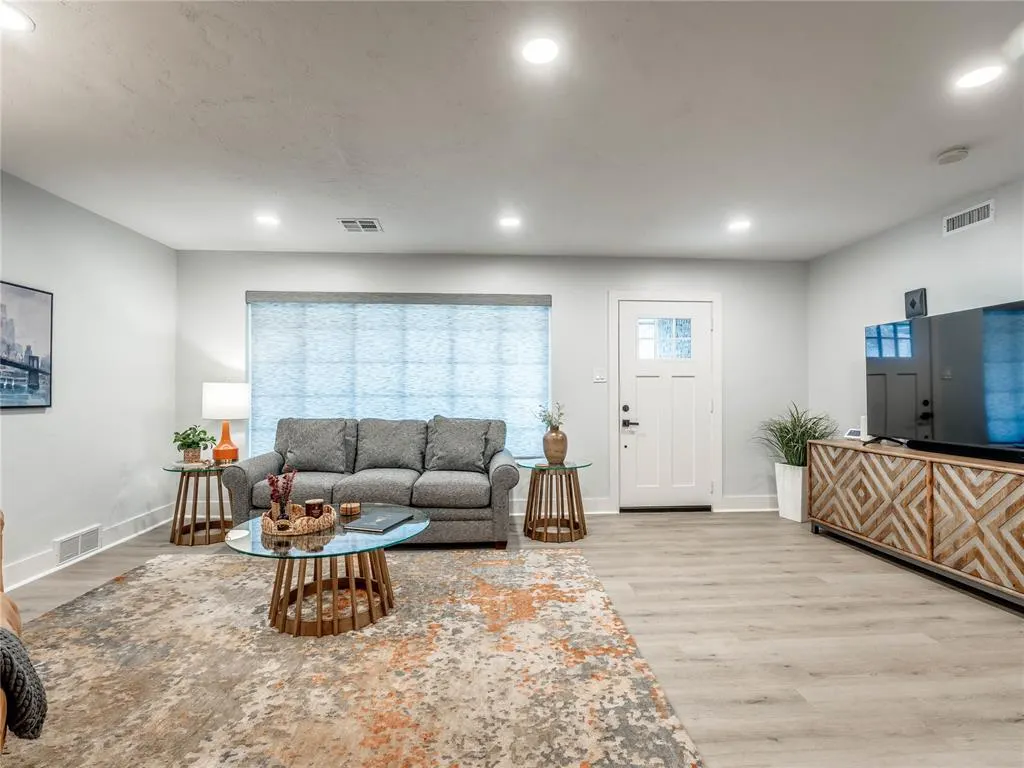 Photo 9 — 1710 Westminster Place, Oklahoma City, OK 73120