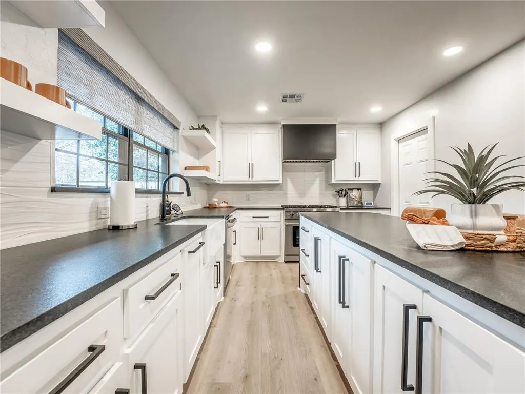 Photo 2 — 1710 Westminster Place, Oklahoma City, OK 73120