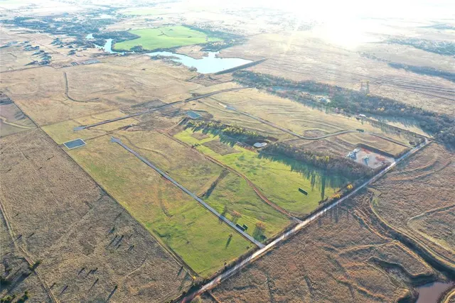 Photo 2 — Prairie Wolf Dr. Drive 55B, Cashion, OK 73016