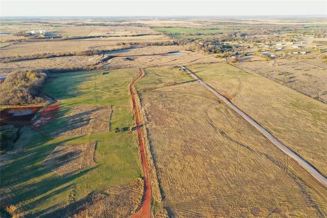 Photo 4 — Prairie Wolf Dr. Drive 55B, Cashion, OK 73016