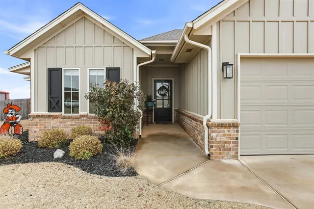 Photo 2 — 29937 Jade Street, Cashion, OK 73016