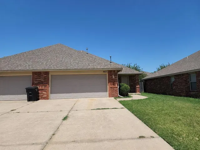Photo 2 — 917 SW 37th Street 919, Moore, OK 73160