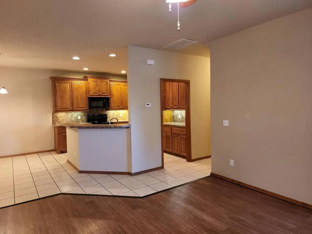 Photo 5 — 917 SW 37th Street 919, Moore, OK 73160