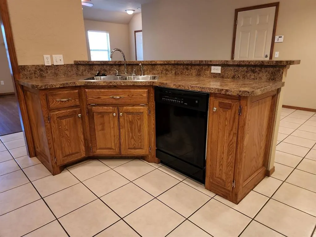 Photo 8 — 917 SW 37th Street 919, Moore, OK 73160