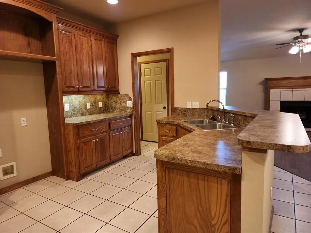 Photo 10 — 917 SW 37th Street 919, Moore, OK 73160