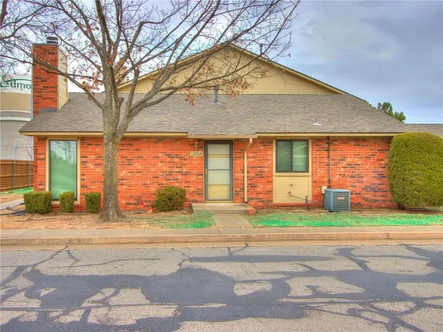 Photo 2 — 1220 Sequoyah Street A, Edmond, OK 73003