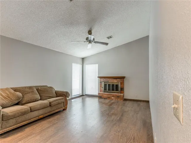 Photo 6 — 1220 Sequoyah Street A, Edmond, OK 73003