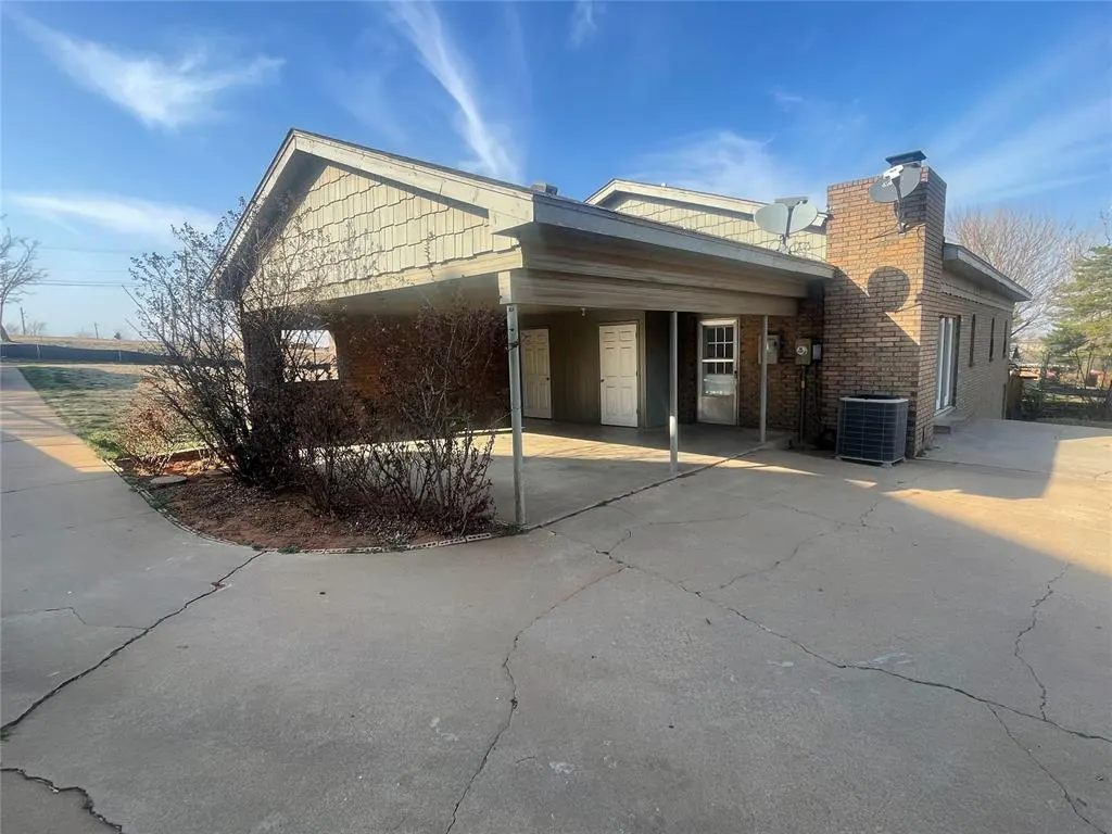 Photo 2 — 1202 N Kaiser Street, Weatherford, OK 73096