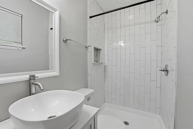 Photo 8 — 5704 NW 33rd Street, Oklahoma City, OK 73122
