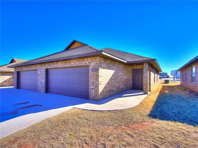 Photo 2 — 3016 Sydney Way, Chickasha, OK 73018