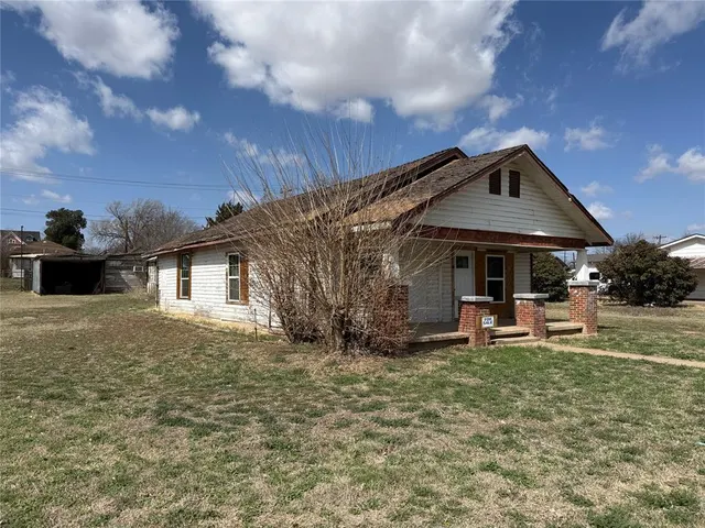 Photo 2 — 501 N Georgia Avenue, Mangum, OK 73554
