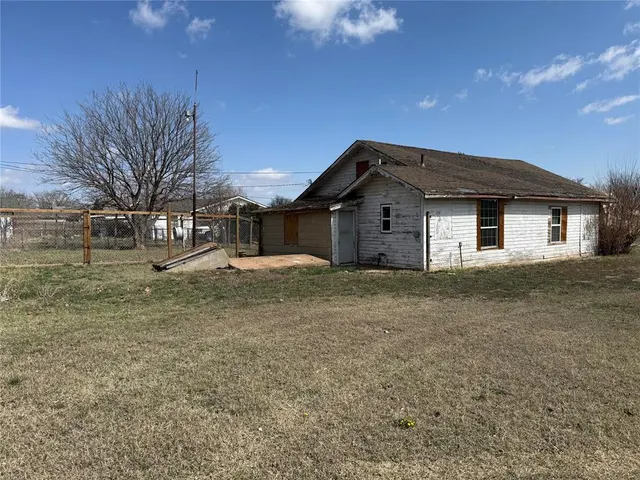 Photo 4 — 501 N Georgia Avenue, Mangum, OK 73554