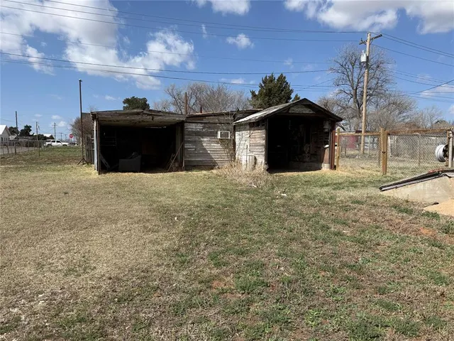 Photo 5 — 501 N Georgia Avenue, Mangum, OK 73554