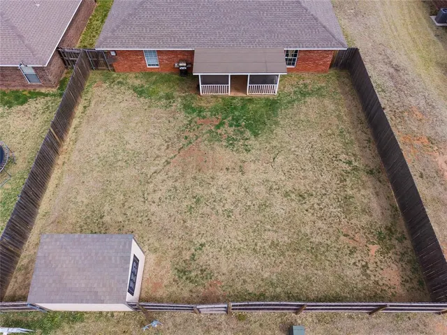 Photo 3 — 1613 Sommerset Place, Altus, OK 73521