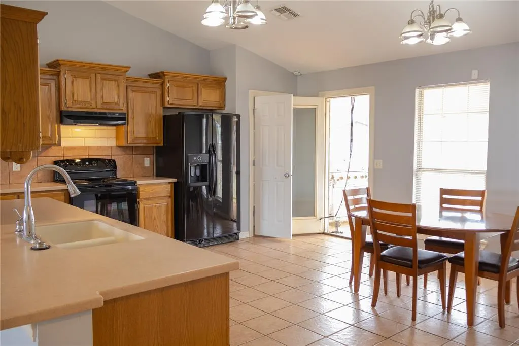 Photo 7 — 1613 Sommerset Place, Altus, OK 73521