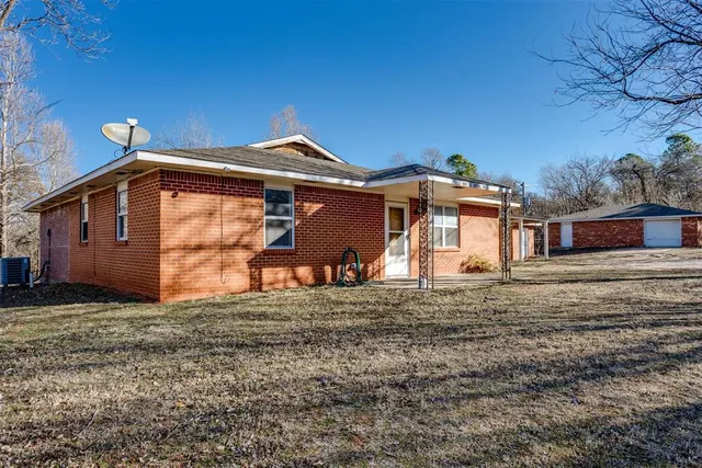 Photo 2 — 8001 Bethel Road, Norman, OK 73026