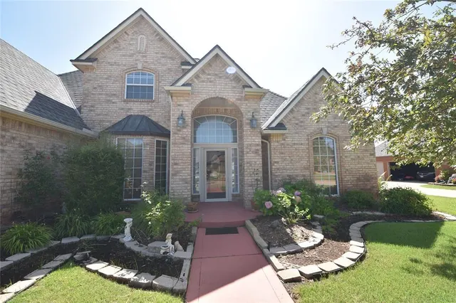 Photo 3 — 12608 Redstone Court, Oklahoma City, OK 73142