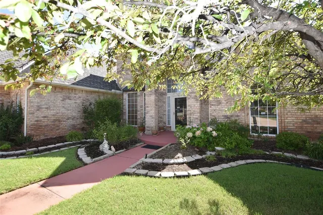 Photo 2 — 12608 Redstone Court, Oklahoma City, OK 73142