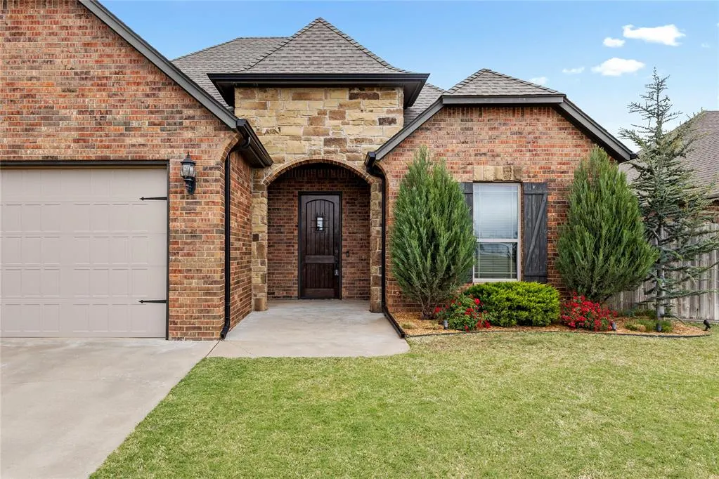 Photo 3 — 917 Freemont Place, Weatherford, OK 73096