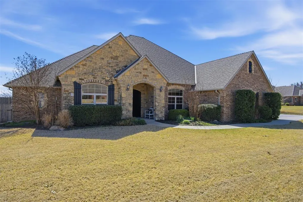 Photo 2 — 3104 Twin Lake Drive, Moore, OK 73165