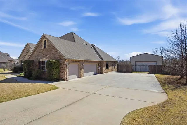 Photo 3 — 3104 Twin Lake Drive, Moore, OK 73165