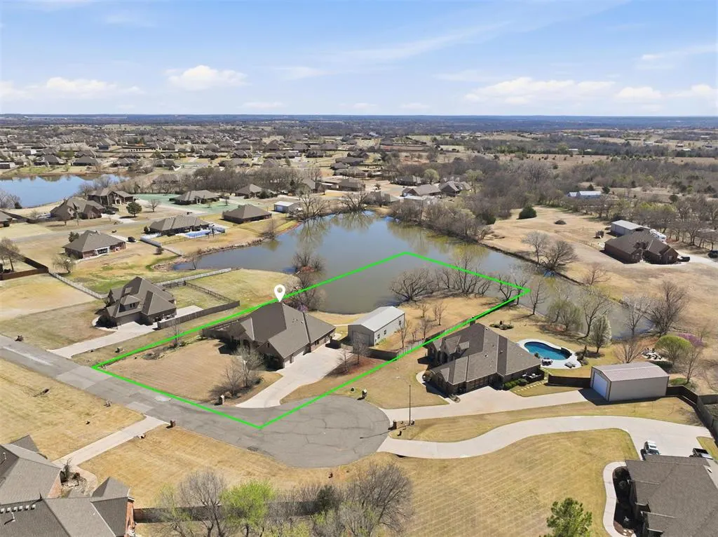 Photo 4 — 3104 Twin Lake Drive, Moore, OK 73165