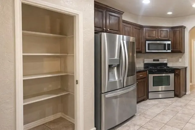 Photo 2 — 832 Carol Ann Place, Moore, OK 73160